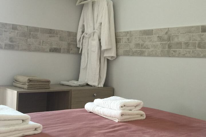 Room 3 of 46