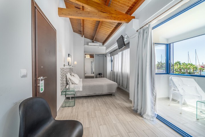Room 5 of 25