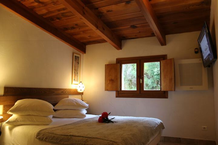 Room 9 of 42