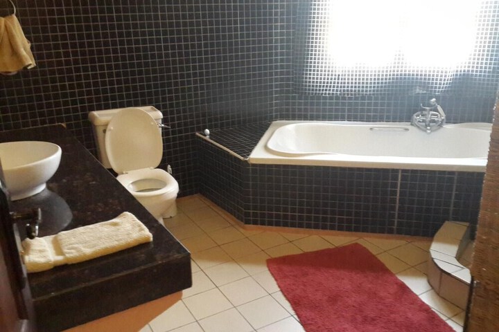 Room 4 of 28
