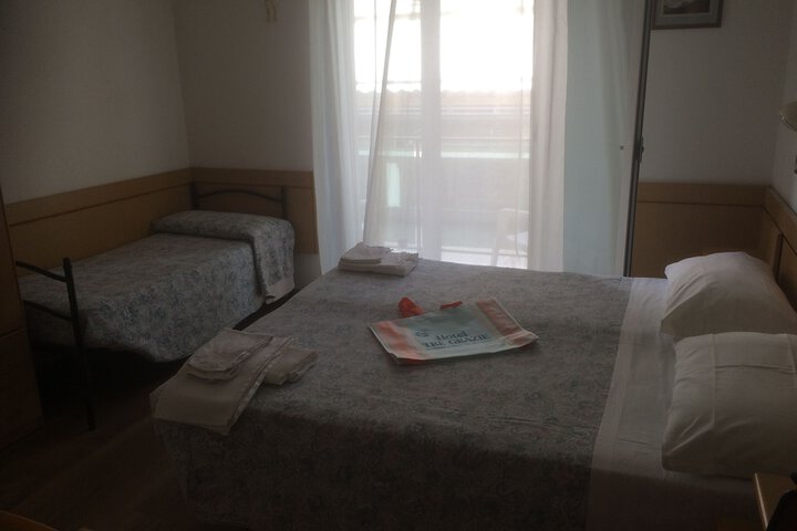 Room 10 of 31