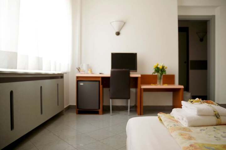 Room 4 of 71