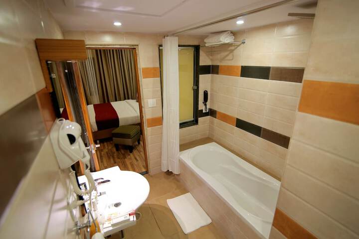 Room 8 of 21