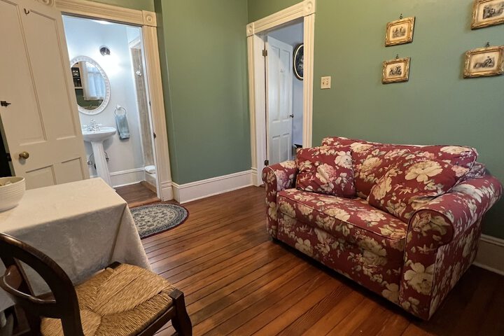 Room 10 of 25