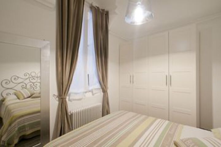 Room 17 of 27