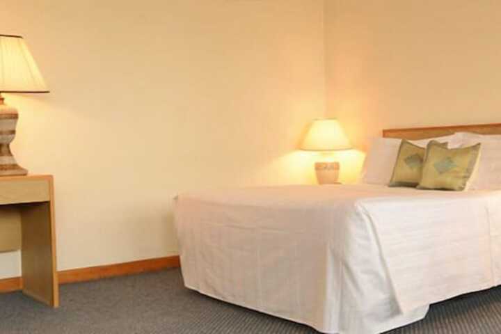 Room 4 of 11