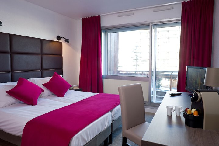 Room 2 of 37