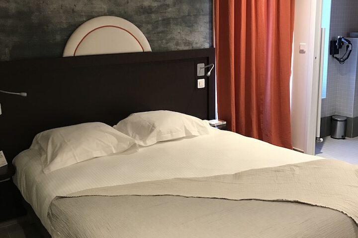 Room 12 of 32