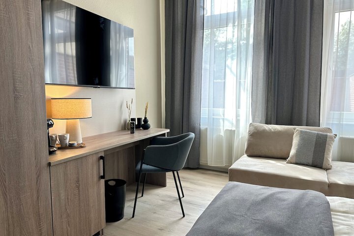 Room 6 of 44