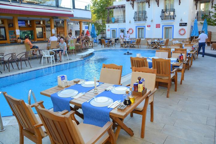 Dining 72 of 110