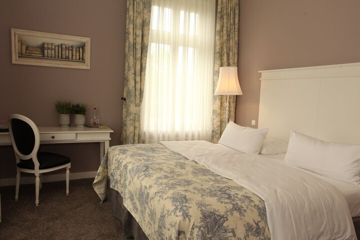 Room 16 of 53