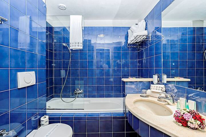 Room 14 of 32