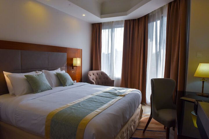 Room 4 of 43
