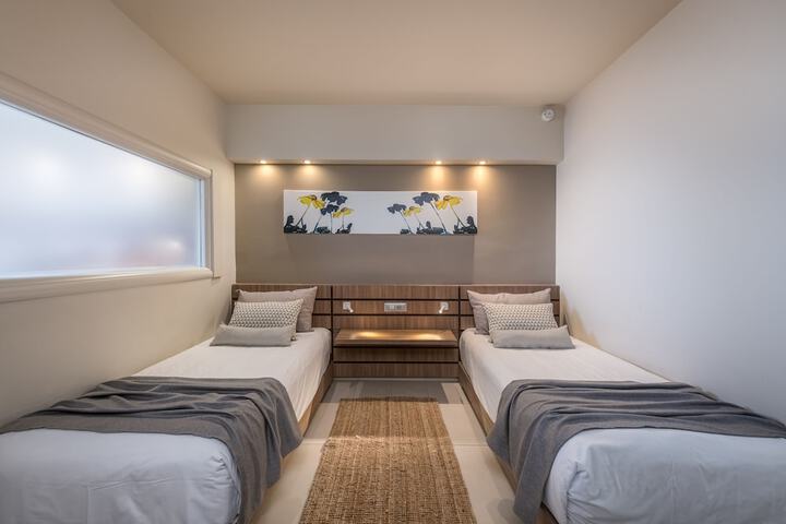 Room 46 of 236