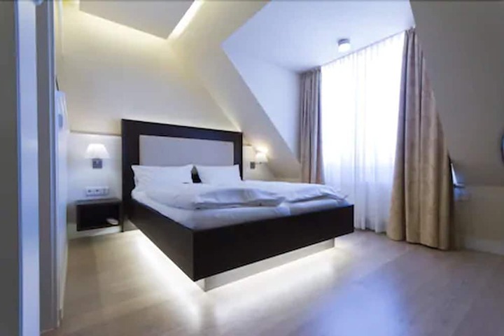Room 15 of 44