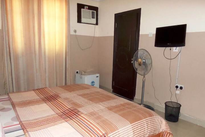 Room 8 of 16