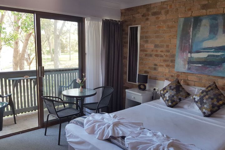 Room 6 of 24