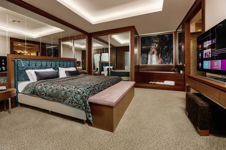 Room 27 of 84