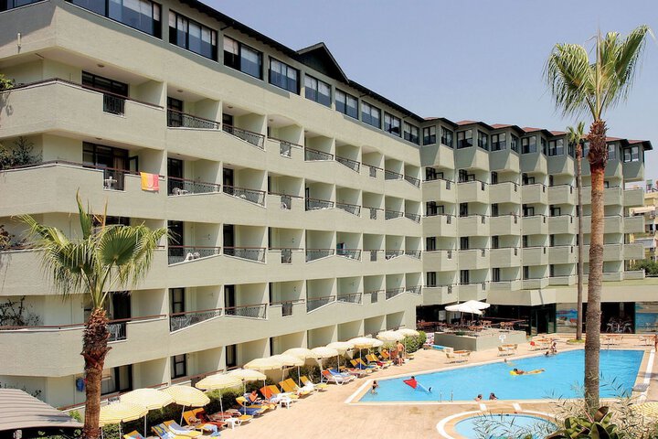 Hotel with Pool