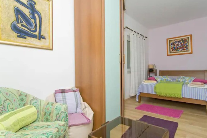 Room 4 of 65