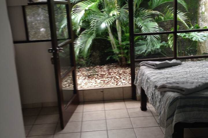 Room 20 of 33