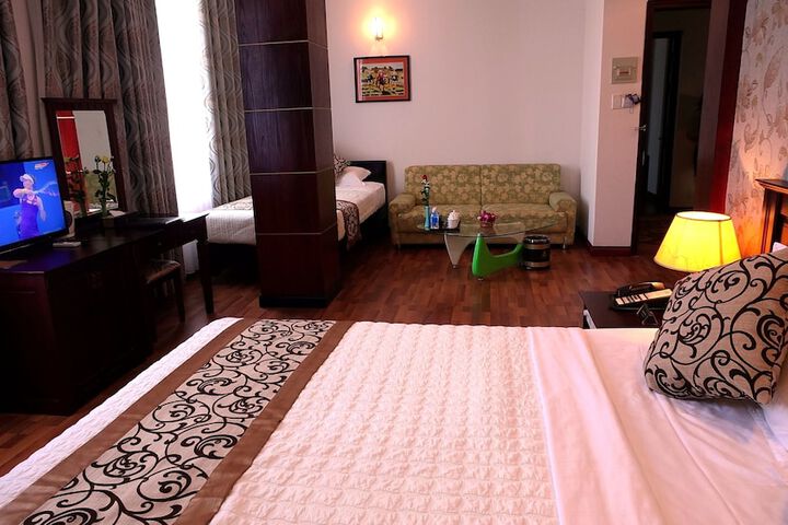 Room 12 of 34