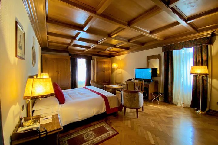 Room 40 of 161