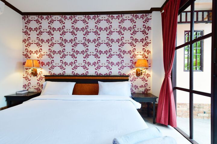 Room 6 of 32