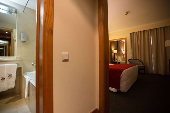 Room 8 of 65