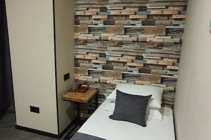 Room 9 of 21