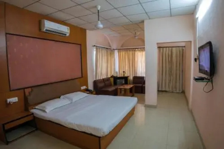 Room 6 of 14