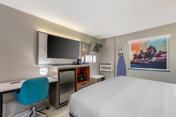 Room 4 of 30