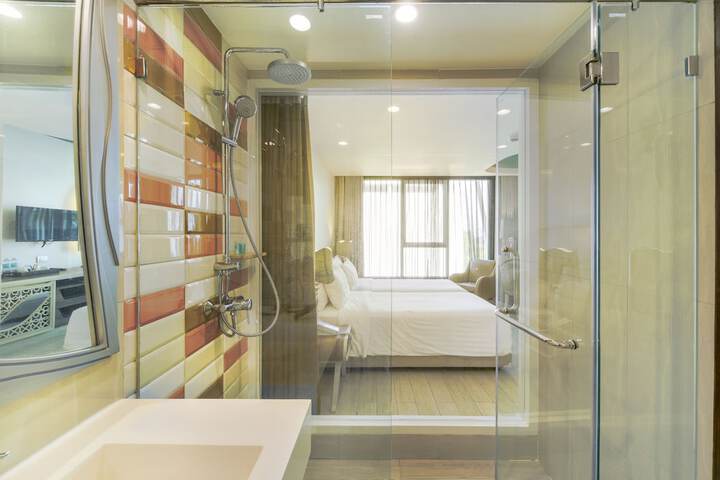 Room 52 of 81