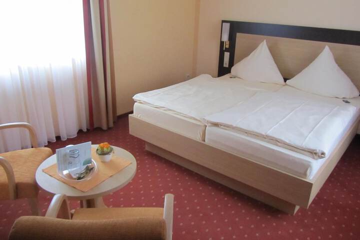 Room 7 of 42