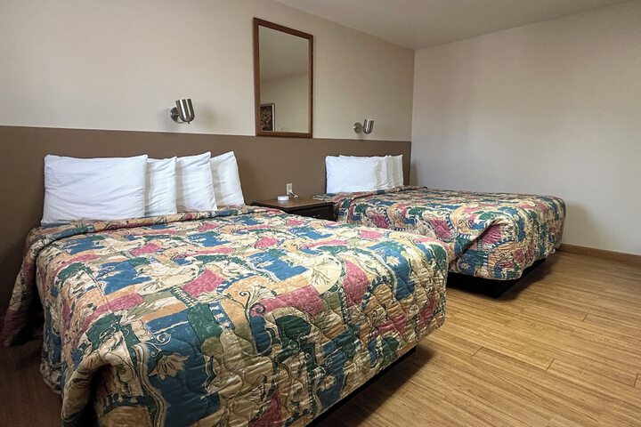 Room 8 of 18