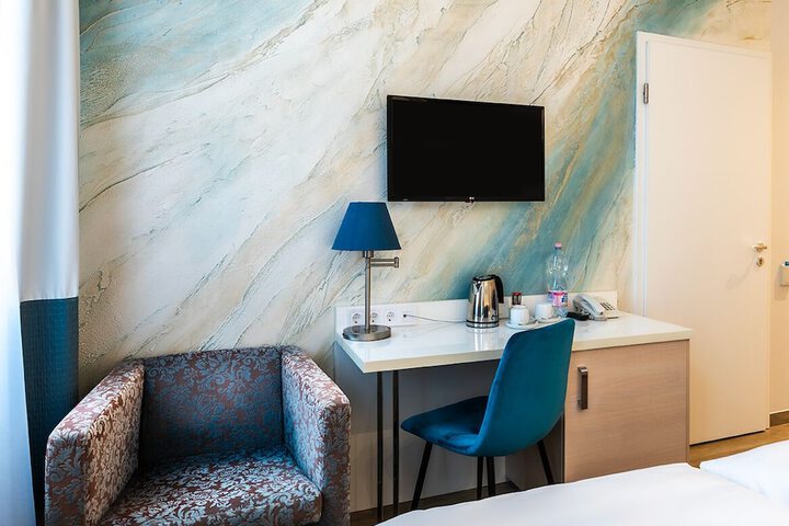 Room 16 of 80