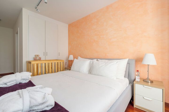 Room 3 of 28
