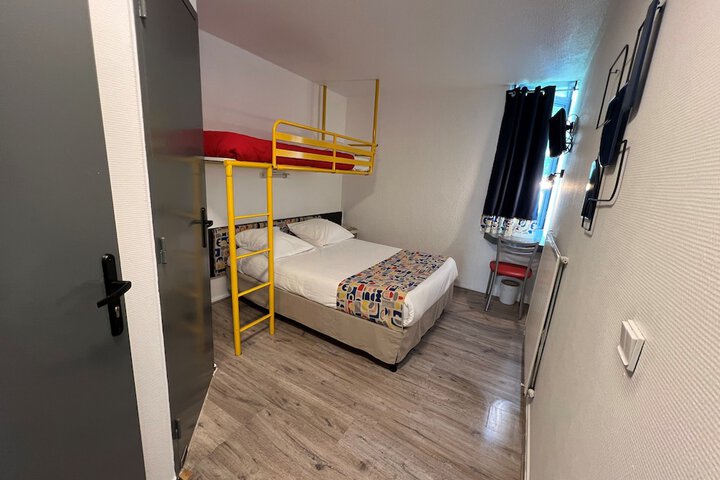 Room 8 of 19