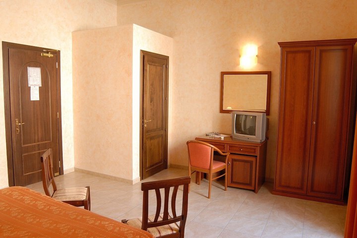 Room 3 of 14