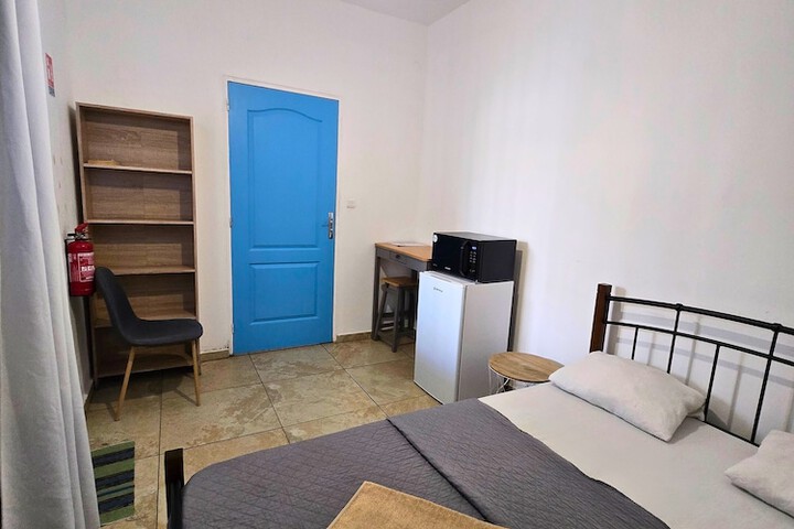 Room 4 of 33