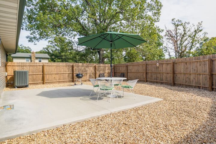 Charming Gravois Mills Escape w / Private Backyard!