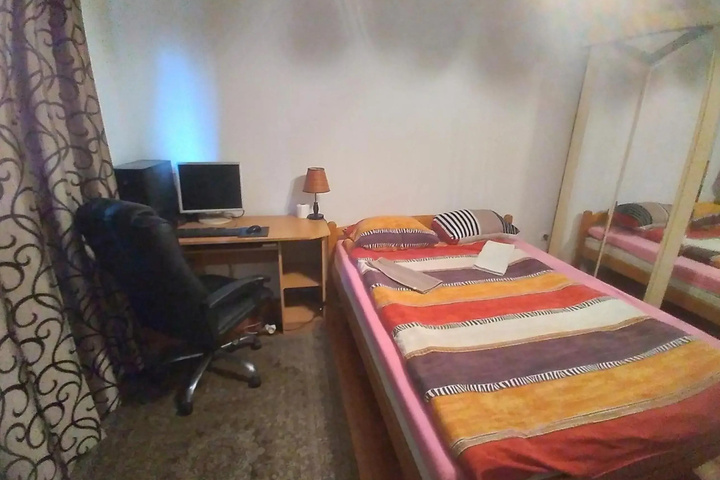 Room 4 of 13