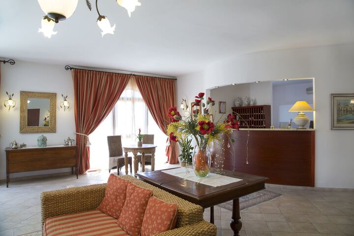 Hotel 5 of 75