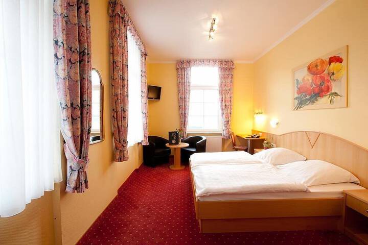 Room 2 of 68