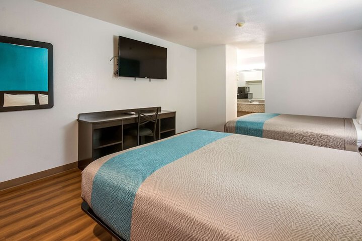 Room 11 of 40
