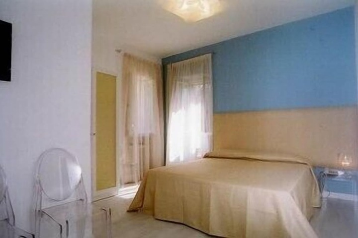 Room 23 of 85