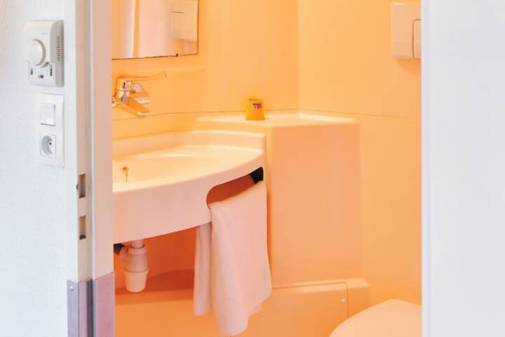 Room 15 of 26