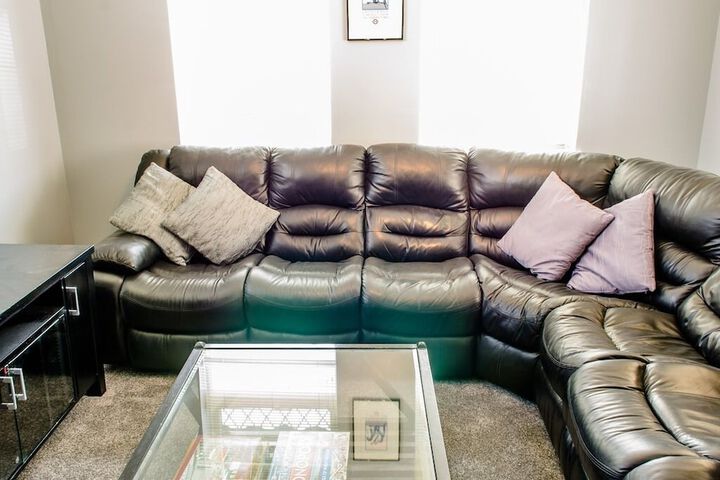 Lounge 16 of 19