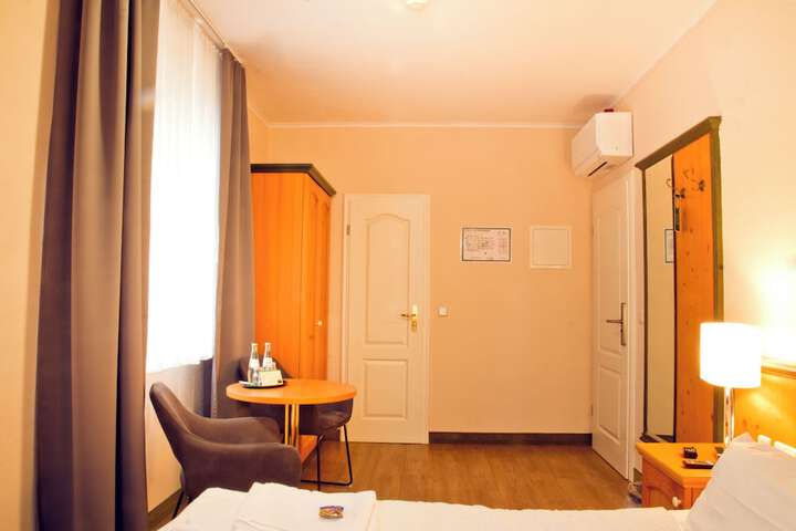 Room 8 of 64