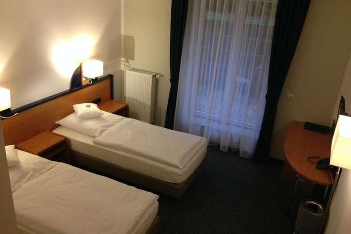 Room 8 of 21